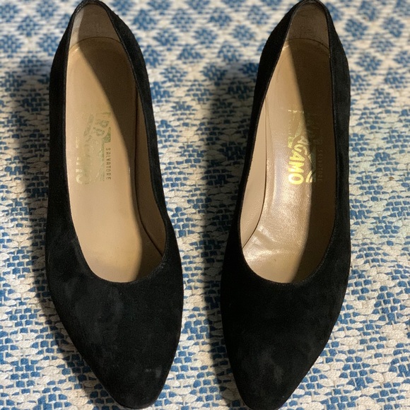 *PRICE DROP*  Salvatore Ferragamo Black Suede Heels sz 10 - Picture 6 of 6